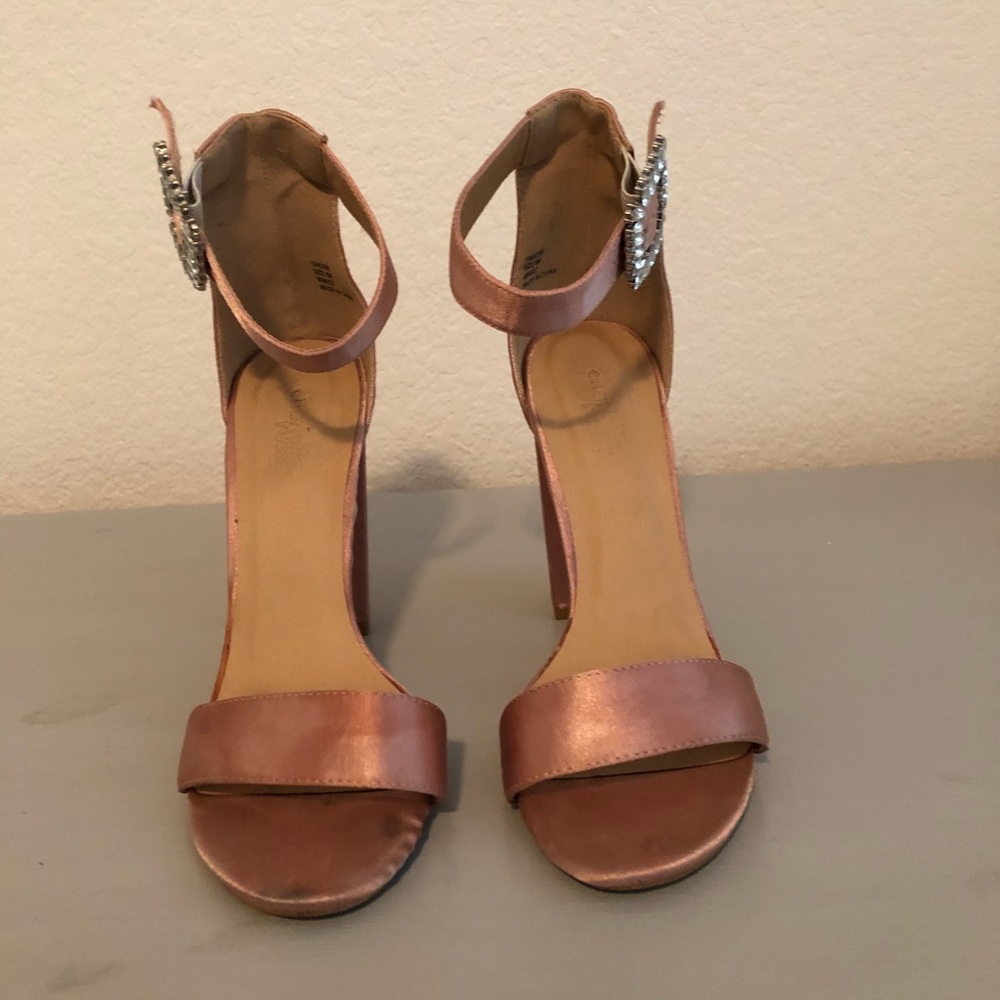 Heels - Picture 4 of 4